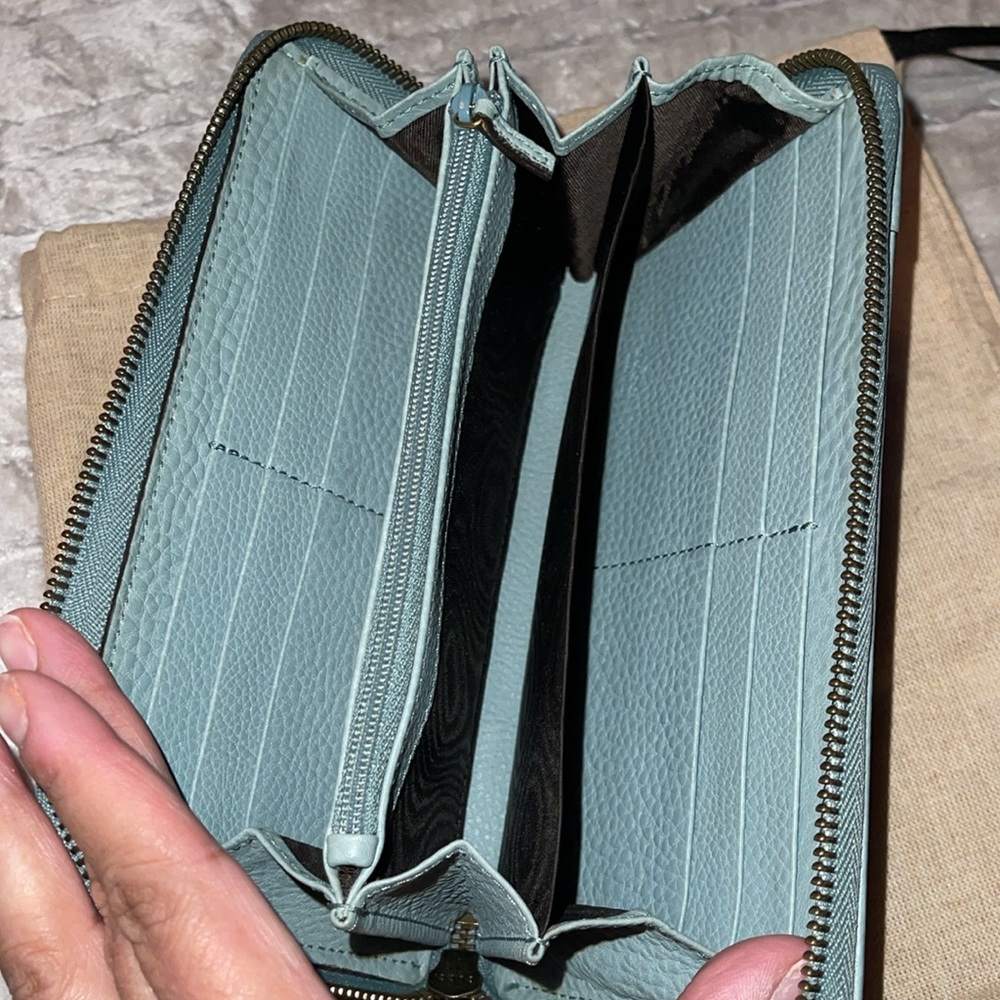 Gucci preloved wallet teal color excellent condition zipper - Picture 4 of 7